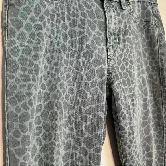 Rich & Skinny Giraffe Print Grey Skinny Ankle Jeans,  Size 27, Stretchy EUC - Picture 2 of 7